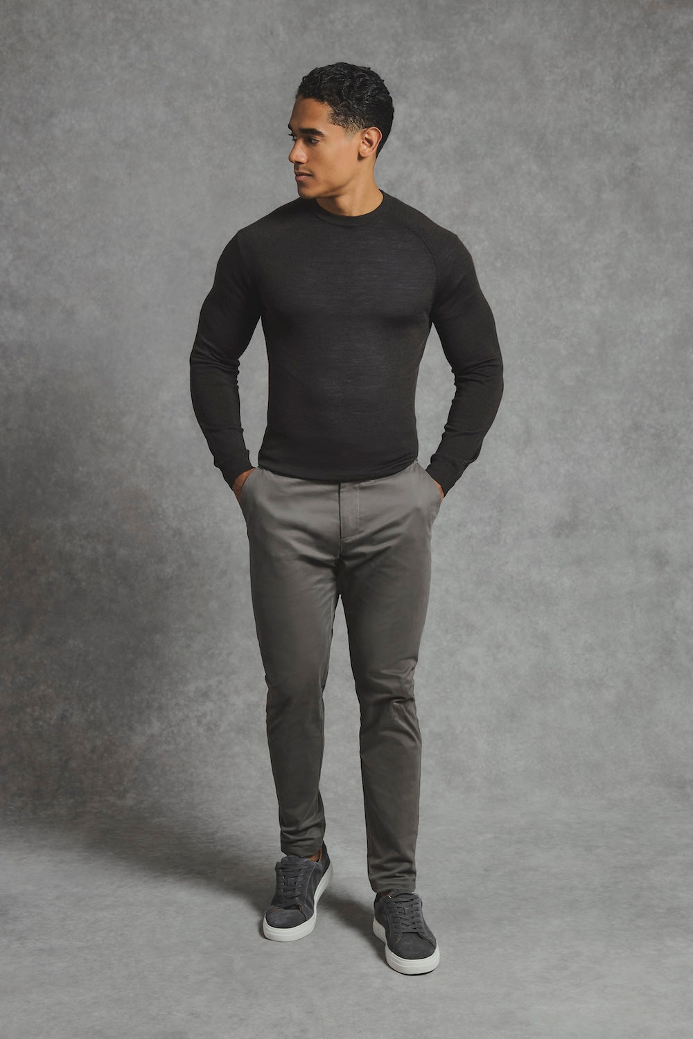 Extra Fine Merino Wool Crew Neck Sweater in Bitter Chocolate