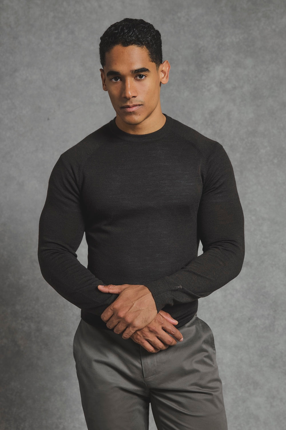 Extra Fine Merino Wool Crew Neck Sweater in Bitter Chocolate