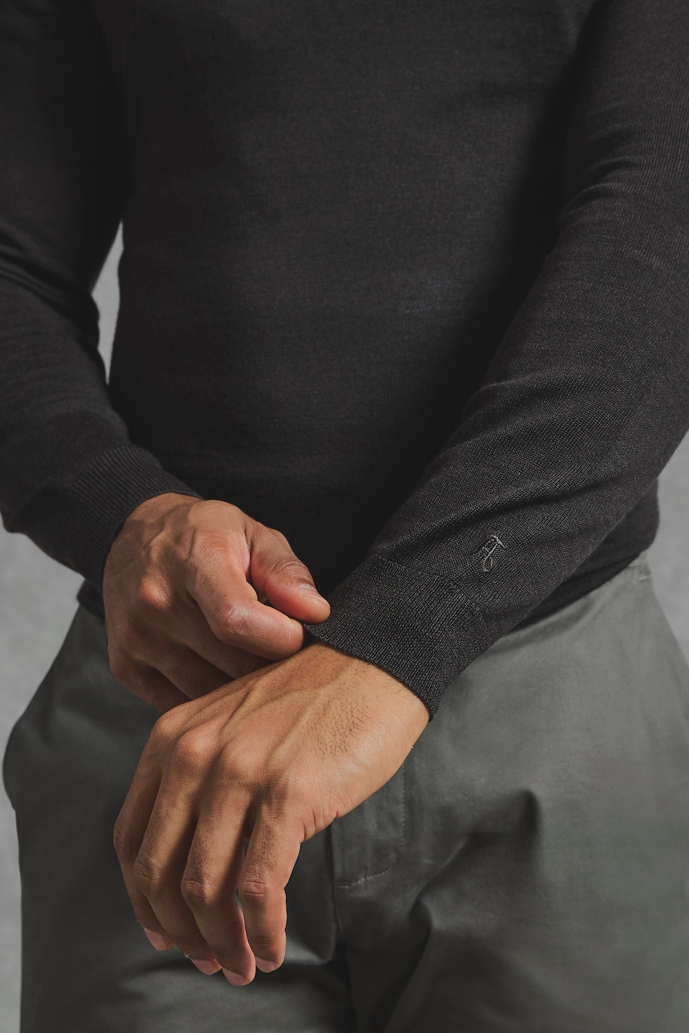 Extra Fine Merino Wool Crew Neck Sweater in Bitter Chocolate